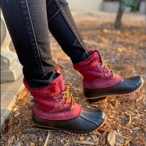 Wine lace up winter duck boots. - Picture 2 of 6